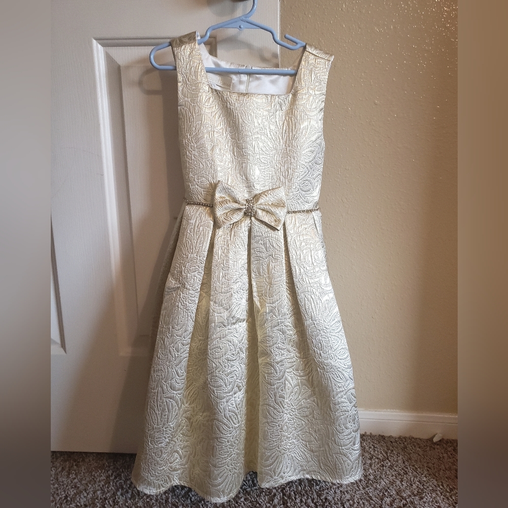 Girls sleeveless gold tone dress